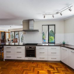 White kitchen cabinets are a perfect choice for a variety of kitchens