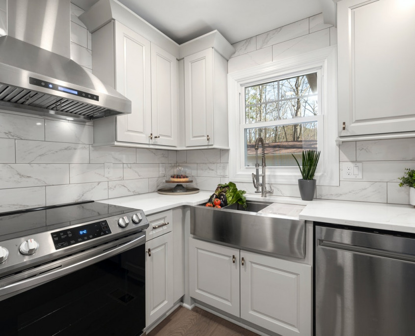 White Subway Tile Backsplash for Your Kitchen in 2025 | Home Art Tile Kitchen and Bath