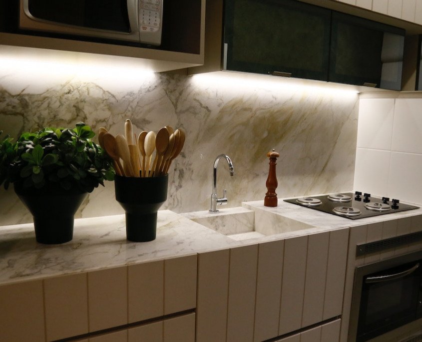 Quartz vs Granite: Which One Is Better For Your Kitchen | Home Art Tile Kitchen and Bath