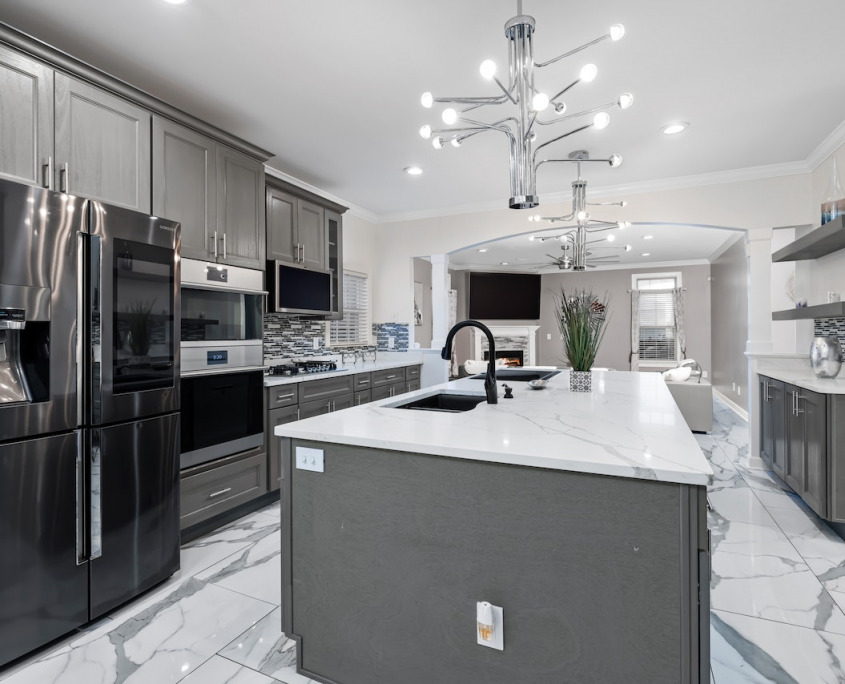 Quartz vs Granite: Which One Is Better For Your Kitchen | Home Art Tile Kitchen and Bath